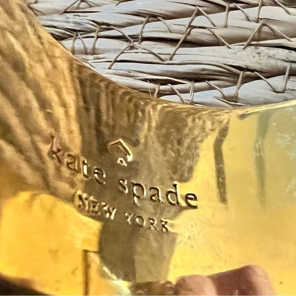 KATE SPADE  "La Vida Loca" Chevron Ziggurat Bracelet  Gold & White/Black - Picture 7 of 9